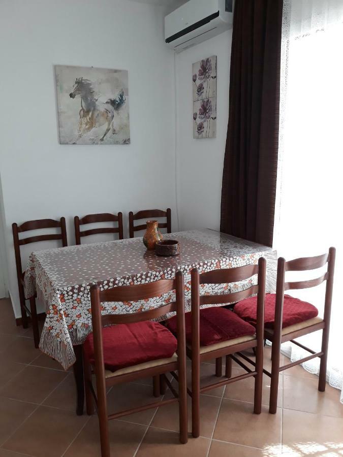 Apartments Jovanic With 2 Bedrooms Sutomore Exteriör bild