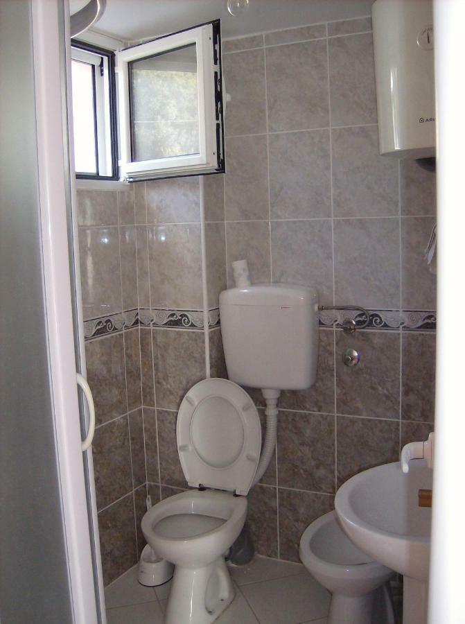 Apartments Jovanic With 2 Bedrooms Sutomore Exteriör bild