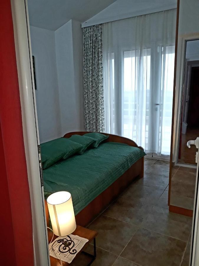 Apartments Jovanic With 2 Bedrooms Sutomore Exteriör bild