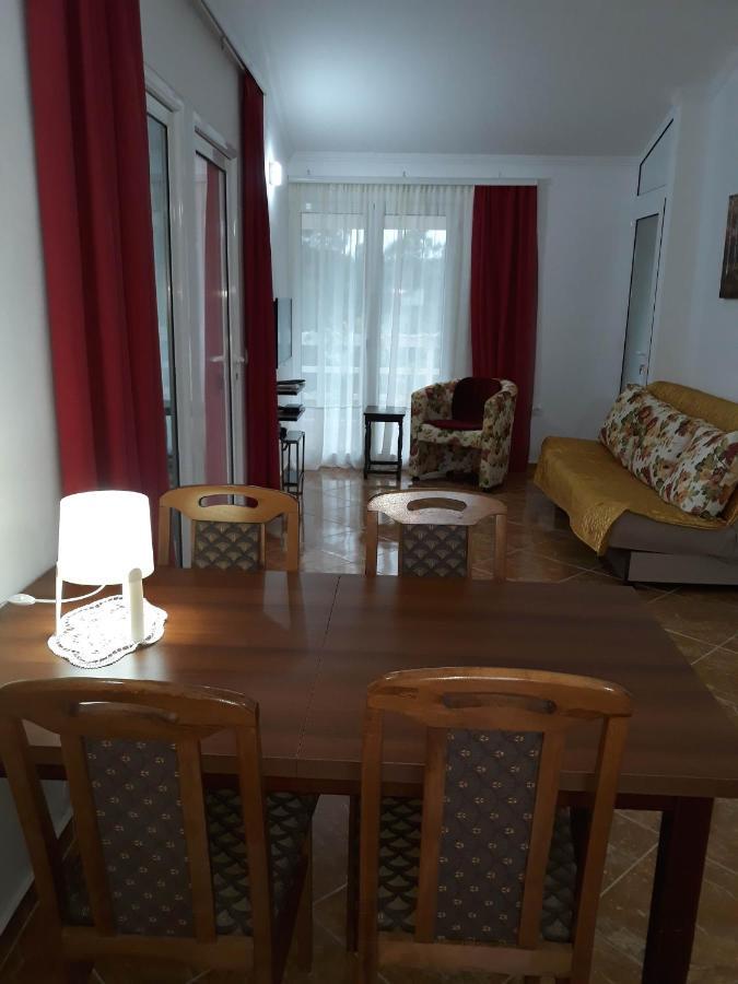 Apartments Jovanic With 2 Bedrooms Sutomore Exteriör bild